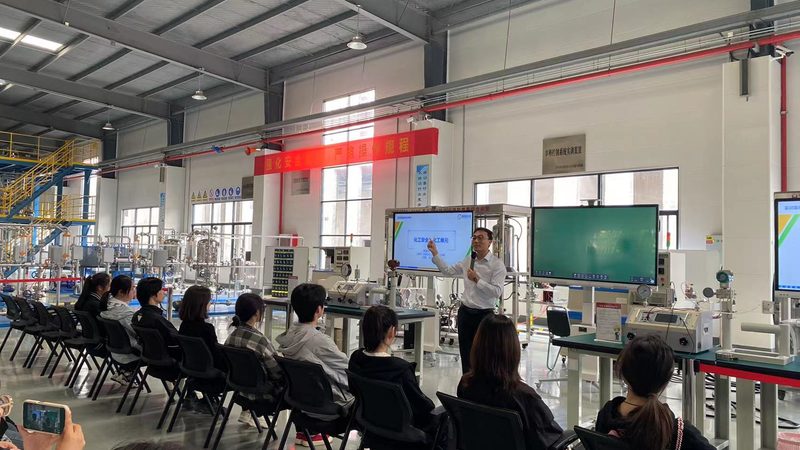 有机硅消泡剂代工：从配方到产能，代工厂怎么选才不踩坑